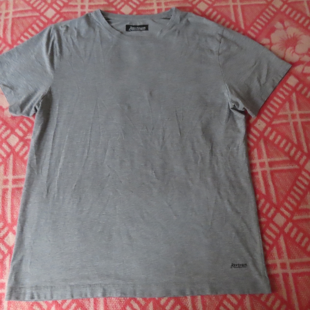 revtown standard crew tee tshirt no size (READ!!!!)